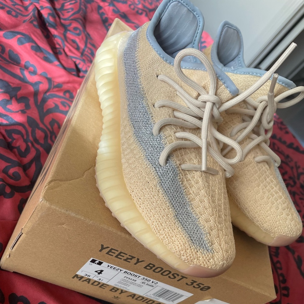 Yeezy Boost 350 V2 Kids Beige with Grey Stripe